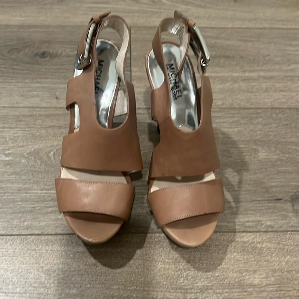 Lightly worn Michael Kora Leather Heals with Rubber Sole Size 7.5